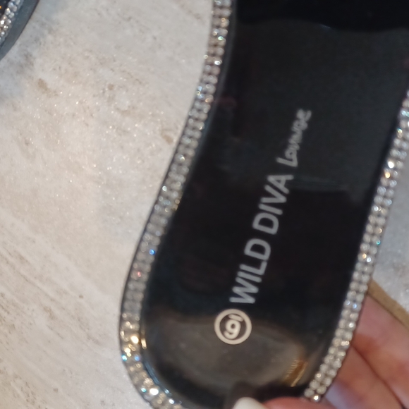 Stunning Wild Diva Lounge Studded Rhinestone Slides - Picture 2 of 10